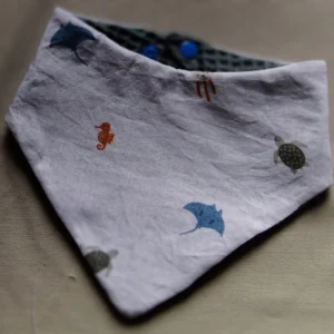 Bavoir bandana "Gabin au lagon " -  Collection Gabin