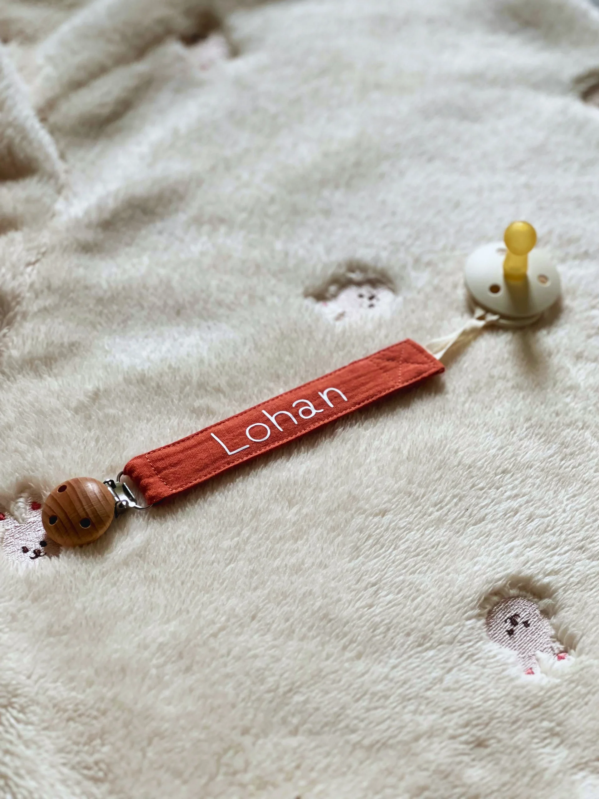 Attache tétine personnalisé