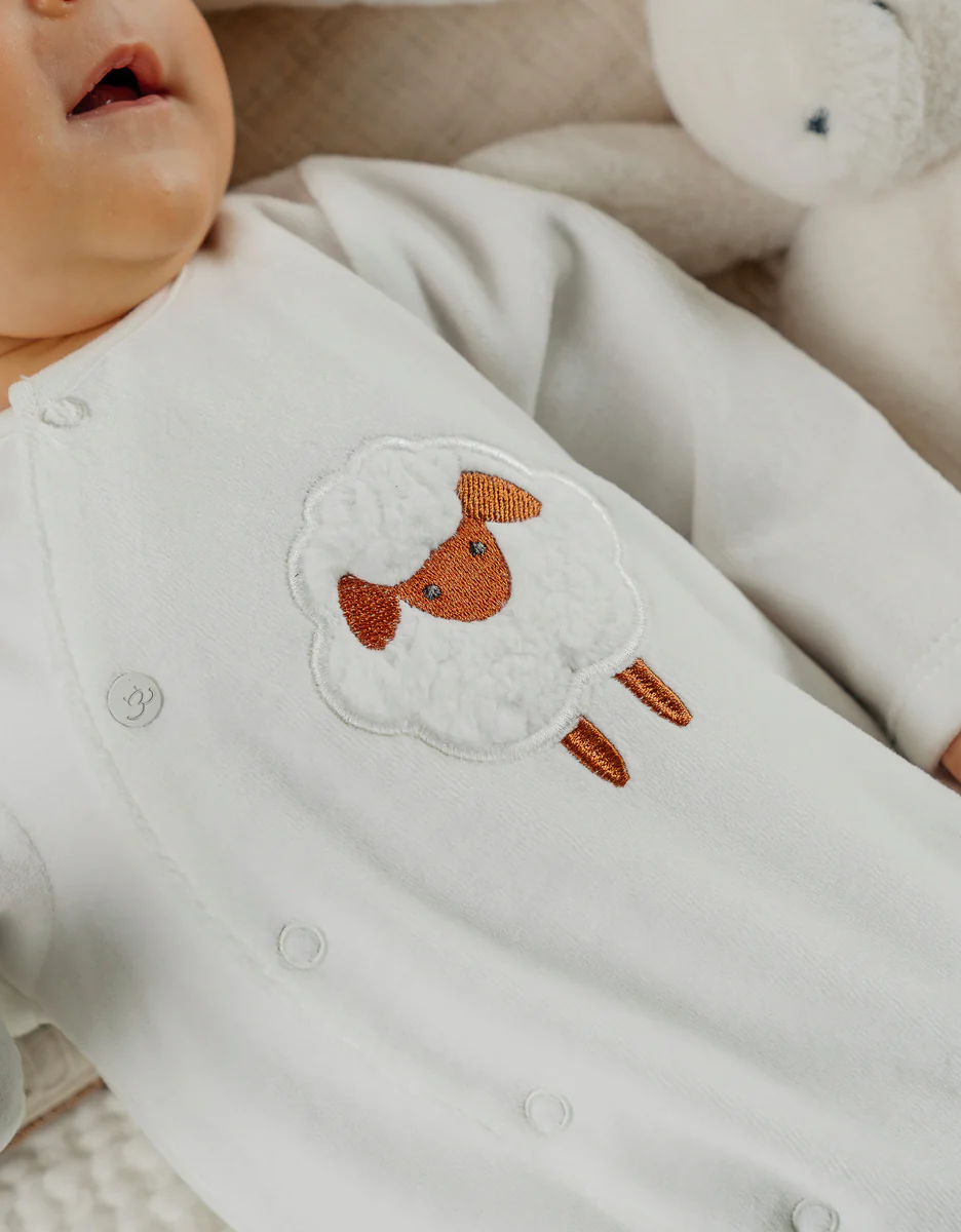 Pyjama bébé en velours blanc avec broderie mouton – Image 5